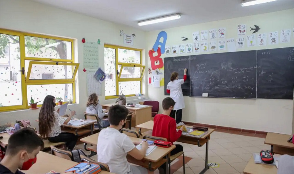 Programi për arsimin, paga mesatare e mësuesve rritet në 1250 euro deri në 2029